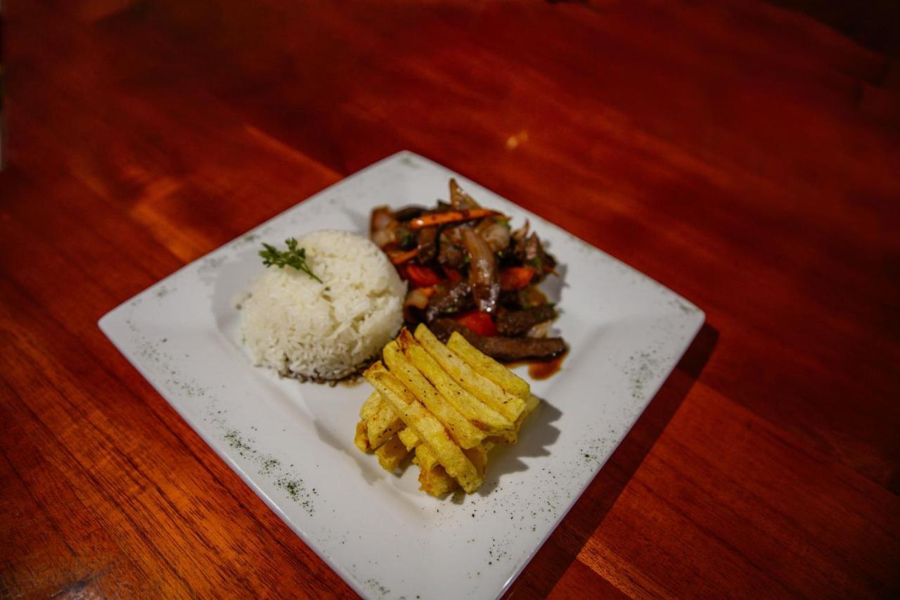 Los Gavilanes Hotel Pucallpa Bagian luar foto