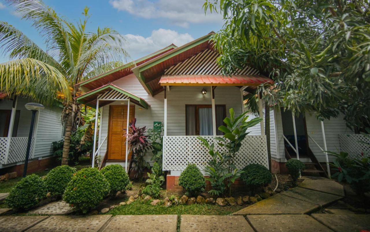 Los Gavilanes Hotel Pucallpa Bagian luar foto