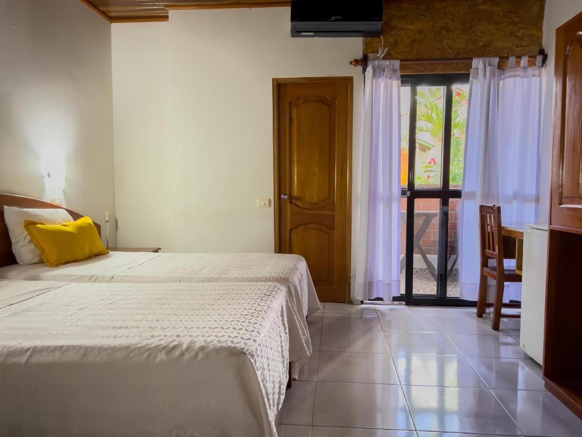 Los Gavilanes Hotel Pucallpa Bagian luar foto