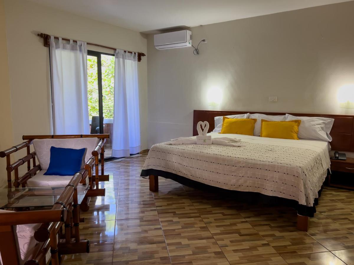 Los Gavilanes Hotel Pucallpa Bagian luar foto