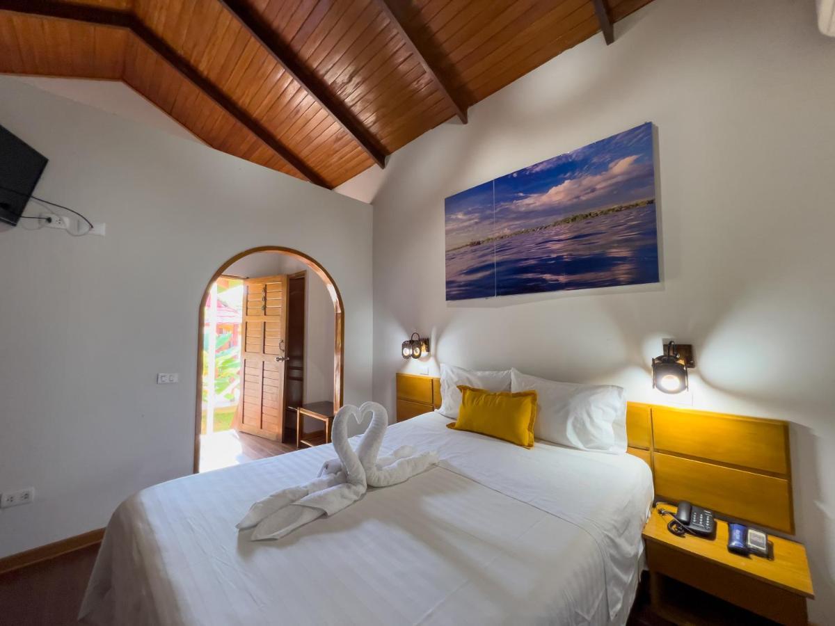 Los Gavilanes Hotel Pucallpa Bagian luar foto