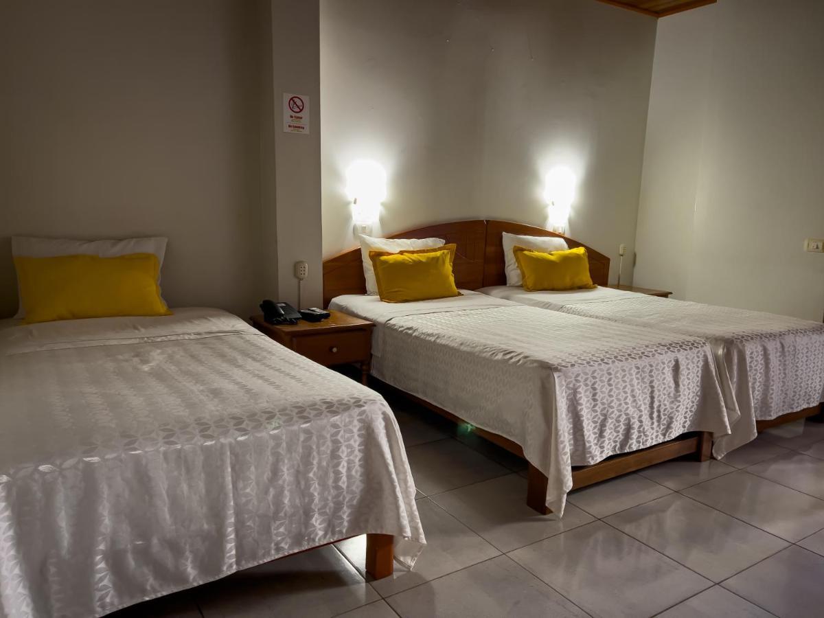 Los Gavilanes Hotel Pucallpa Bagian luar foto
